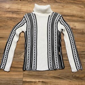 Yaz White And Black Title Neck Long Sleeve Chest 29” Length 29” Minor Flaws
